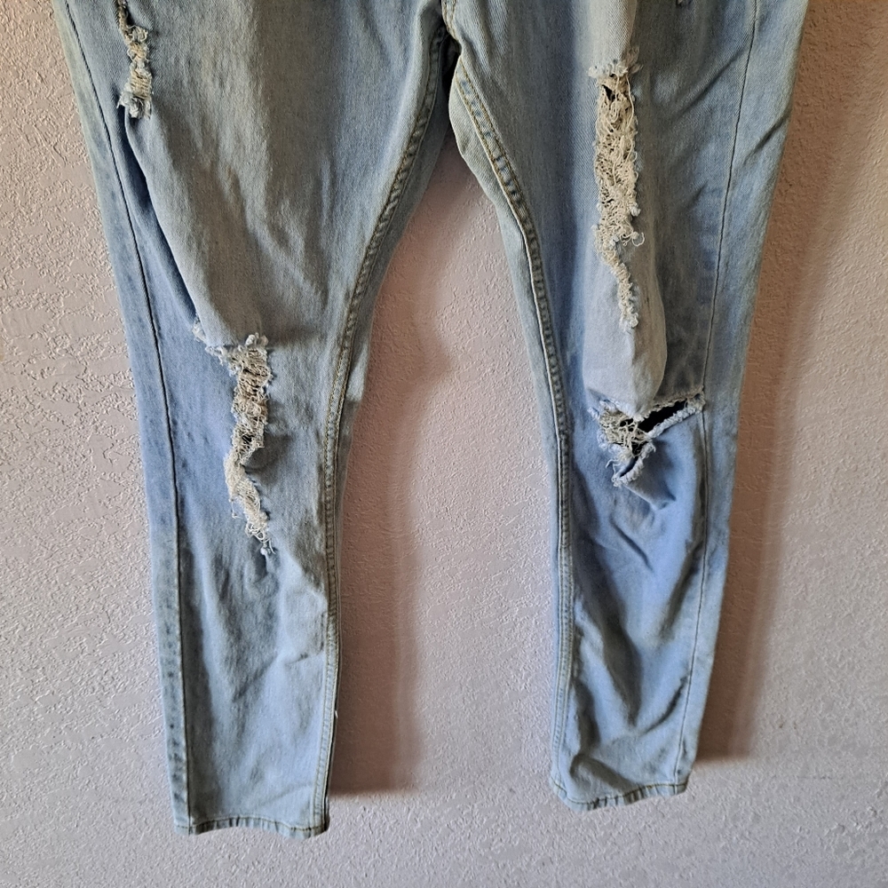 Shein Medium Wash Jeans - Picture 3 of 5